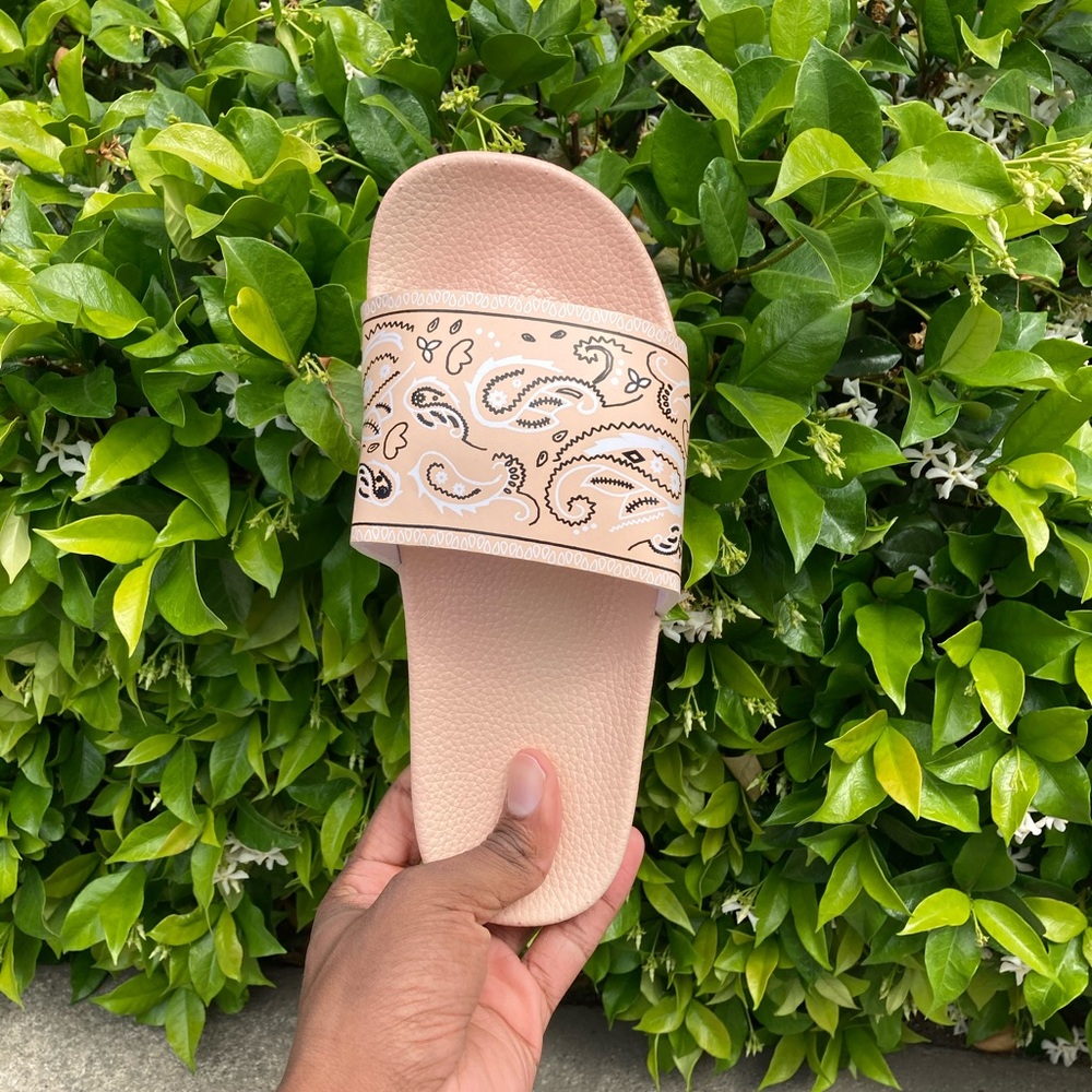 Beige Bandana Paisley Slides